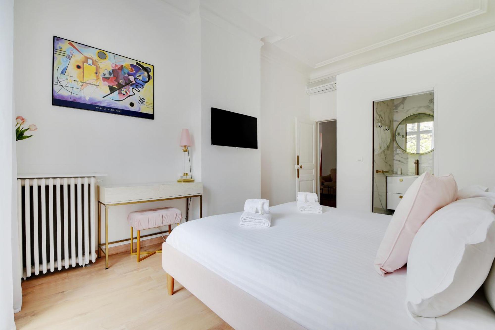 Pick A Flat's In Republique - Avenue De La Republique Apartment